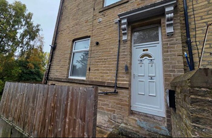 2 Bedroom Maisonette To Rent In Flat, Westcroft Road, Bradford, BD7