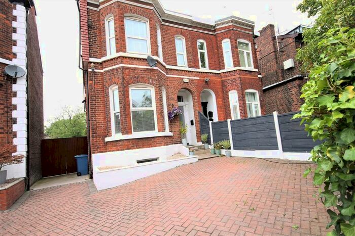 5 Bedroom Semi-Detached House To Rent In Victoria Crescent, Ellesmere Park, Manchester, M30
