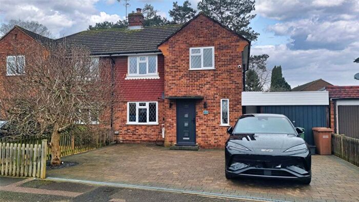3 Bedroom Semi Detached House For Sale In Benhams Drive, Horley, Surrey, RH6