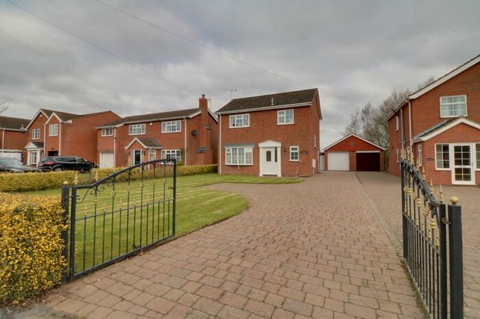 3 Bedroom Detached House For Sale In West End Road, Epworth, Doncaster, DN9