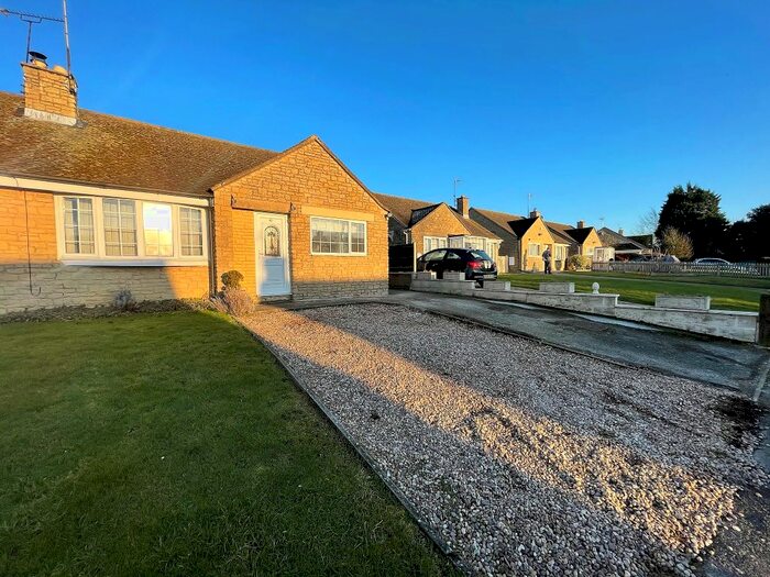 3 Bedroom Semi-Detached House For Sale In Manor Park, Claydon, OX17