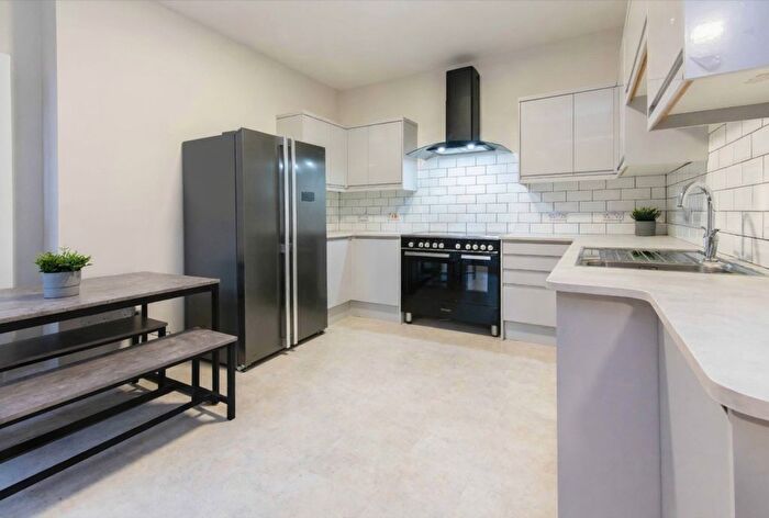 6 Bedroom Semi-Detached House To Rent In Derby Road, Nottingham, NG7