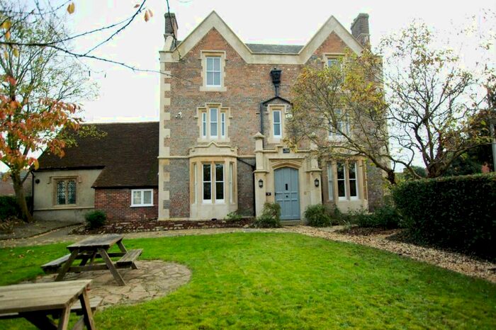 1 Bedroom Flat To Rent In The Litten, Newbury, RG14