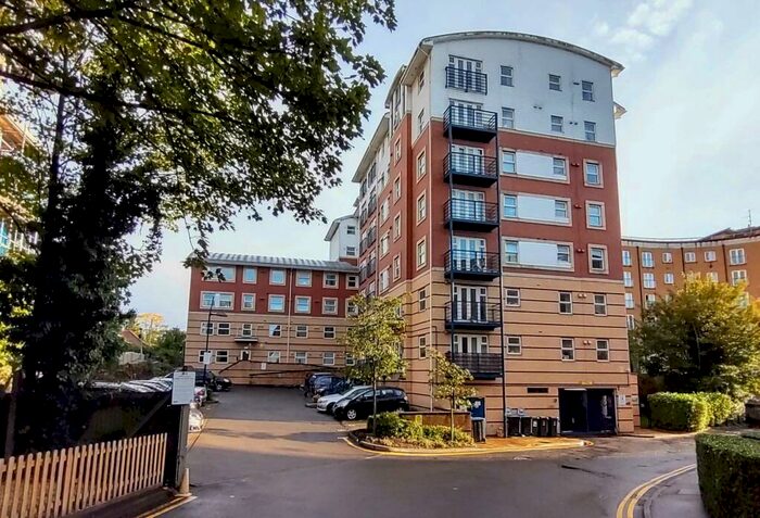 2 Bedroom Apartment For Sale In The Spires, Town Centre, HP2