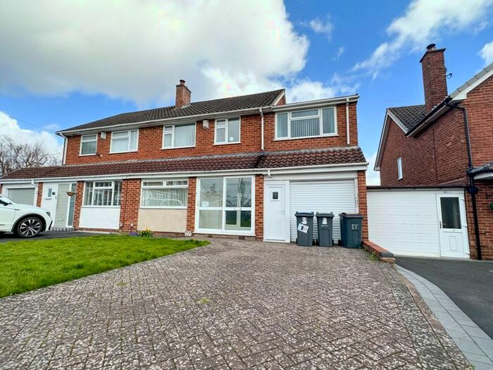 4 Bedroom Semi-Detached House To Rent In Eves Croft, Bartley Green, Birmingham, B32