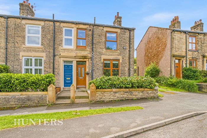 3 Bedroom End Of Terrace House For Sale In Hollingworth Road, Littleborough, OL15