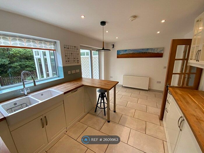 4 Bedroom Semi-Detached House To Rent In Totley Brook Road, Sheffield, S17
