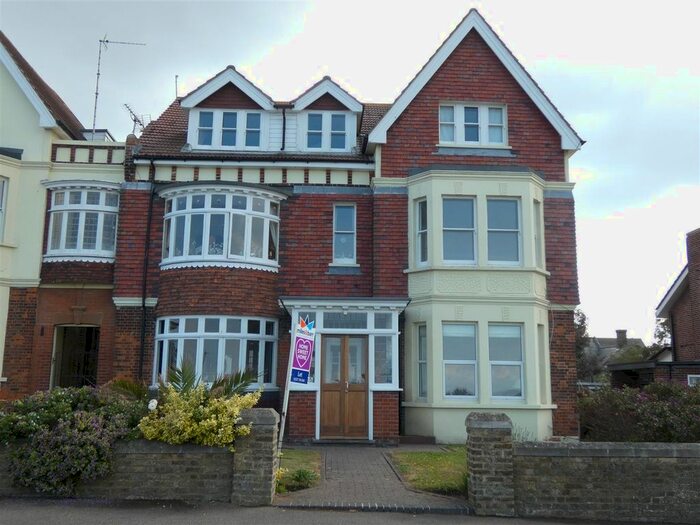3 Bedroom Flat To Rent In Beacon Hill, Herne Bay, CT6