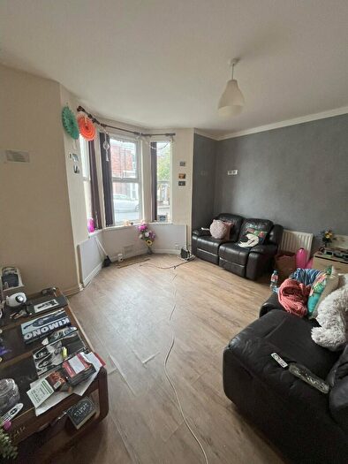 2 Bedroom Flat To Rent In Tenth Avenue, Newcastle Upon Tyne, NE6