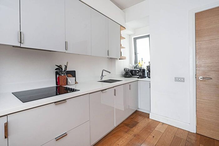 2 Bedroom Flat To Rent In Turnmill Street, Farringdon, London, EC1M
