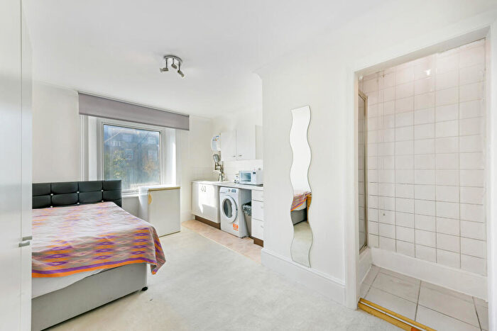 Studio To Rent In Redcliffe Gardens, SW10
