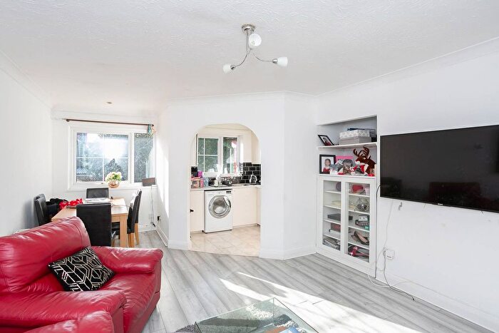 1 Bedroom Flat To Rent In Northfield Gardens, Watford, WD24
