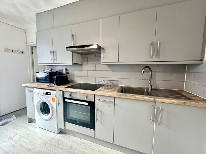 2 Bedroom Maisonette To Rent In Westridge Road, Southampton, SO17
