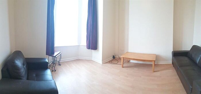 1 Bedroom Flat To Rent In Slade Lane, Manchester, M13