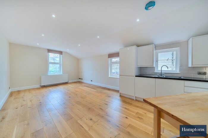 3 Bedroom Flat To Rent In Grosvenor Road, London, N10