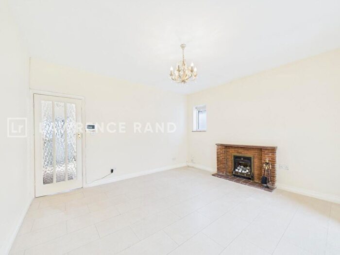 2 Bedroom Detached Bungalow To Rent In Southbourne Close, Pinner, HA5