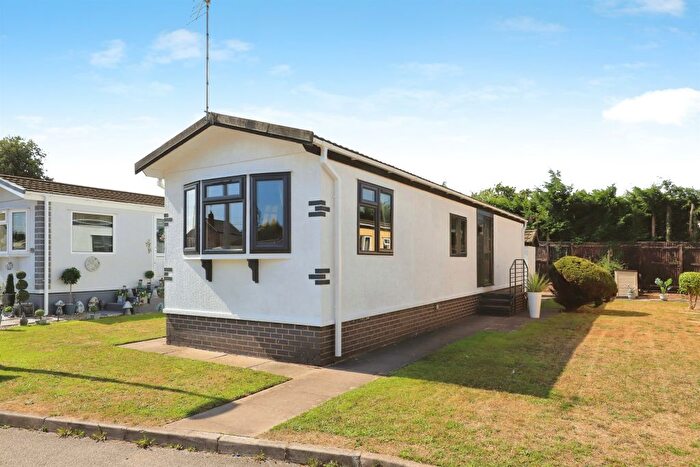 1 Bedroom Mobile/park Home For Sale In School Lane, Coven, Wolverhampton, WV9