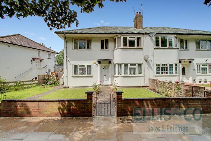 3 Bedroom Maisonette To Rent In Costons Lane, Greenford, UB6