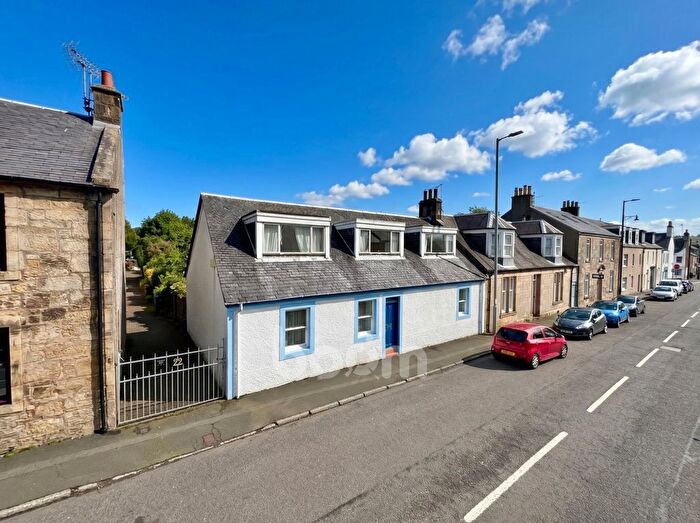 3 Bedroom End Terrace House For Sale In Calder Street, Lochwinnoch, PA12