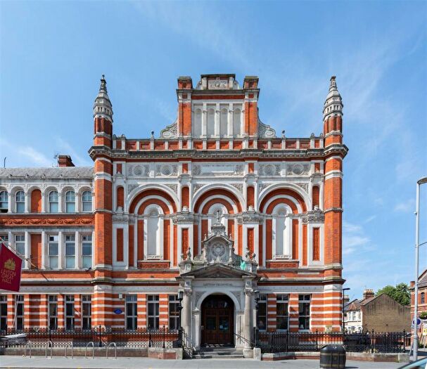 1 Bedroom Apartment For Sale In Adelaide Road, Leyton, E10