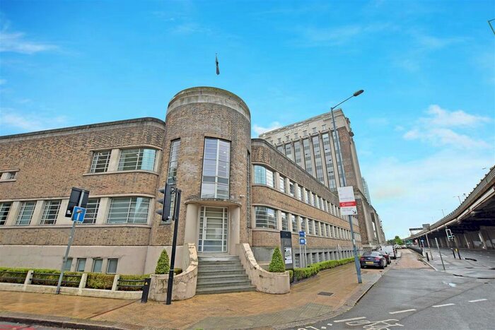 Studio To Rent In Great West Road, Brentford, TW8