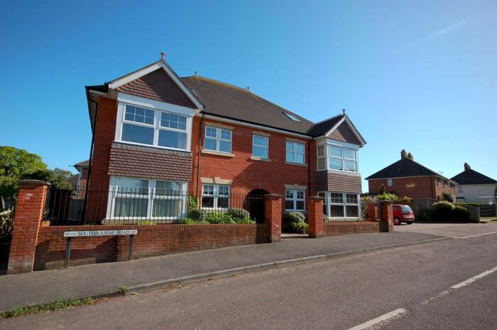 2 Bedroom Flat To Rent In The Railings, Highfield Road, Lymington, Hampshire SO41 9Ja