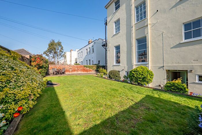 2 Bedroom Flat For Sale In Wellington Square, Cheltenham, GL50