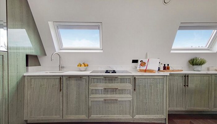 3 Bedroom Flat To Rent In Prince Of Wales Terrace, London, W8