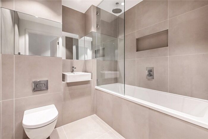 2 Bedroom Flat To Rent In Beacon Tower, Spectrum Way, London, SW18