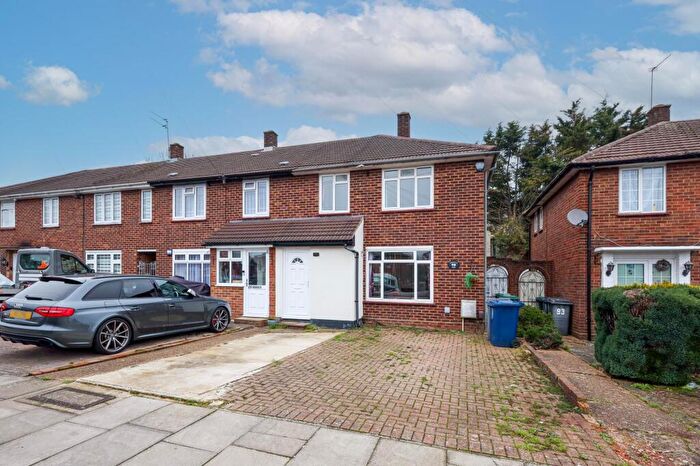 3 Bedroom Semi Detached House For Sale In Kings Drive, Edgware, HA8
