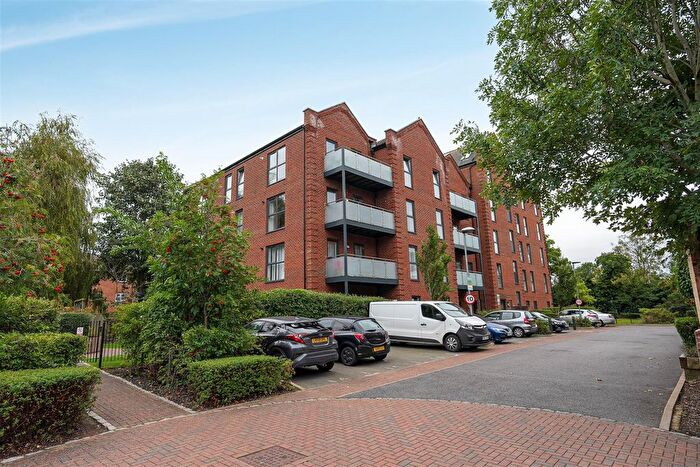 2 Bedroom Flat To Rent In Otter Way, Yiewsley, UB7