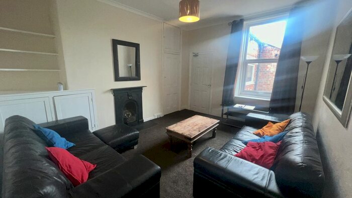 5 Bedroom Maisonette To Rent In Holmwood Grove, Jesmond, Newcastle Upon Tyne, NE2