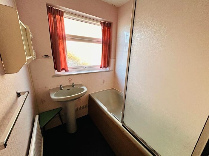 2 Bedroom Bungalow For Sale In Eridge Road, Eastbourne, BN21