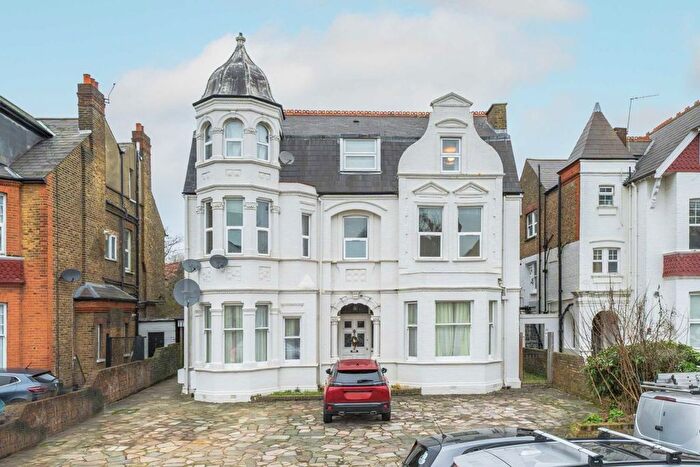 3 Bedroom Flat To Rent In Madeley Road, London, W5