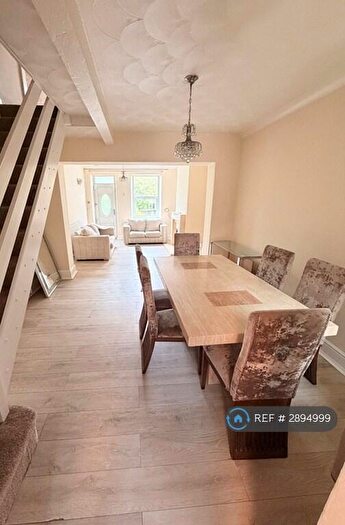 3 Bedroom Terraced House To Rent In Doncaster Road, Barnsley, S73