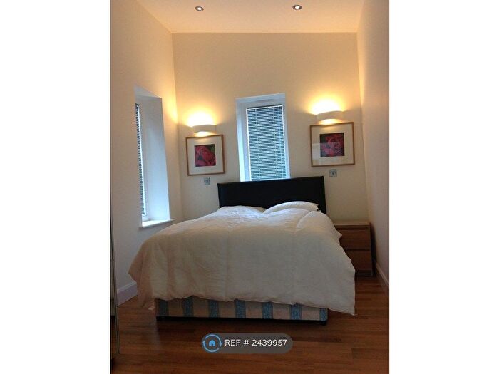 1 Bedroom Flat To Rent In Woodford Court, Watford, WD17