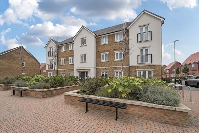 2 Bedroom Flat For Sale In Erlestoke Avenue, Didcot, OX11