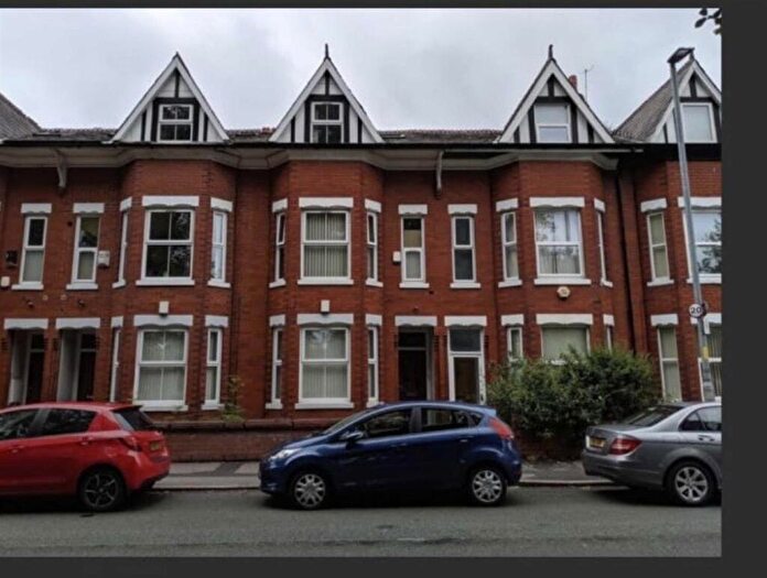 3 Bedroom Apartment To Rent In Platt Lane (), Fallowfield, Manchester, M14