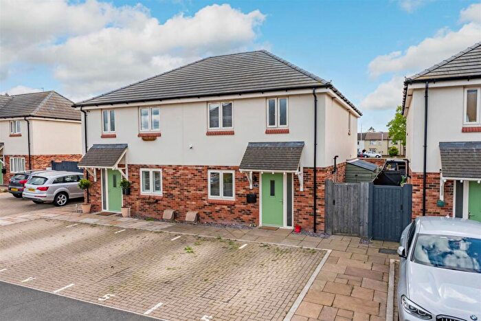 3 Bedroom Semi-Detached House For Sale In , Ferndale Close, Finedon, Wellingborough, NN9