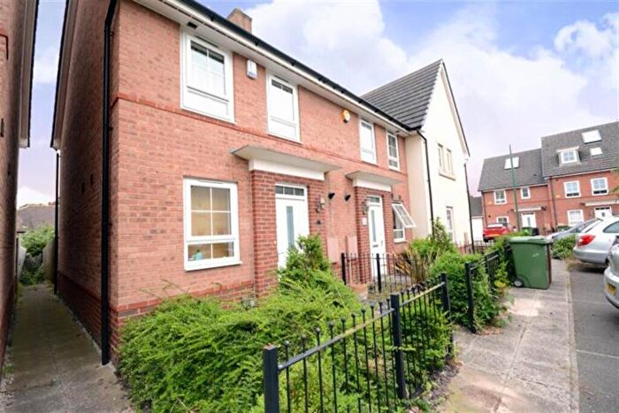 2 Bedroom Semi-Detached House To Rent In Breconshire Gardens, NG6