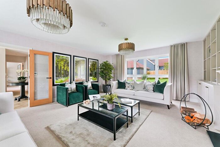 4 Bedroom Detached House For Sale In The Acorn, Banstead, SM7