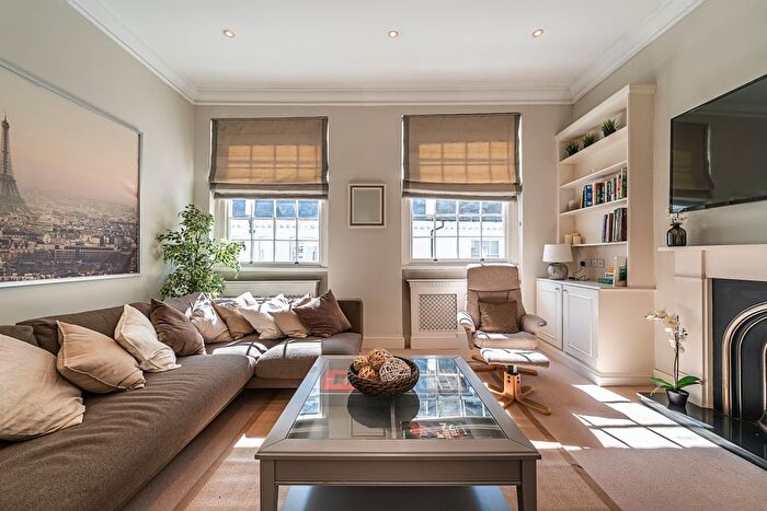 3 Bedroom Maisonette To Rent In Queen's Gate Place Mews, London, SW7