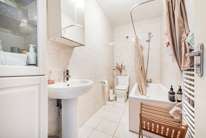 1 Bedroom Flat To Rent In Electric Avenue, London, SW9