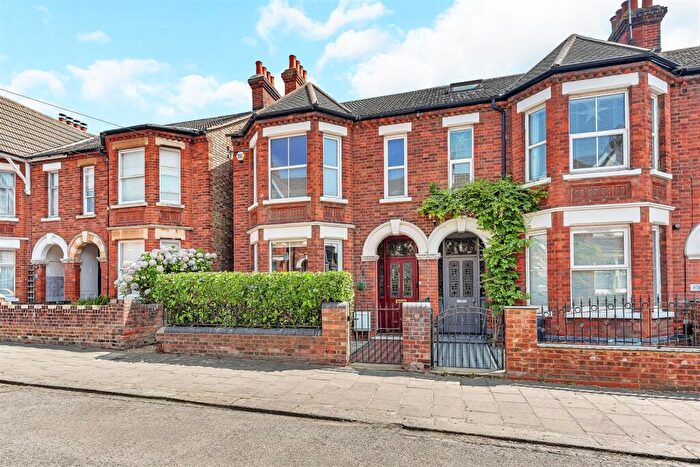 4 Bedroom Semi-Detached House For Sale In Goldington Avenue, Bedford, MK40