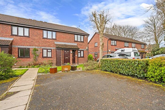 2 Bedroom Apartment For Sale In Eppleworth Rise, Clifton, Swinton, Manchester, M27