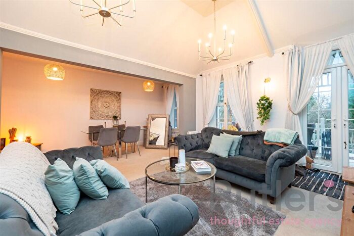 2 Bedroom Flat To Rent In Roughets Lane, Redhill, RH1