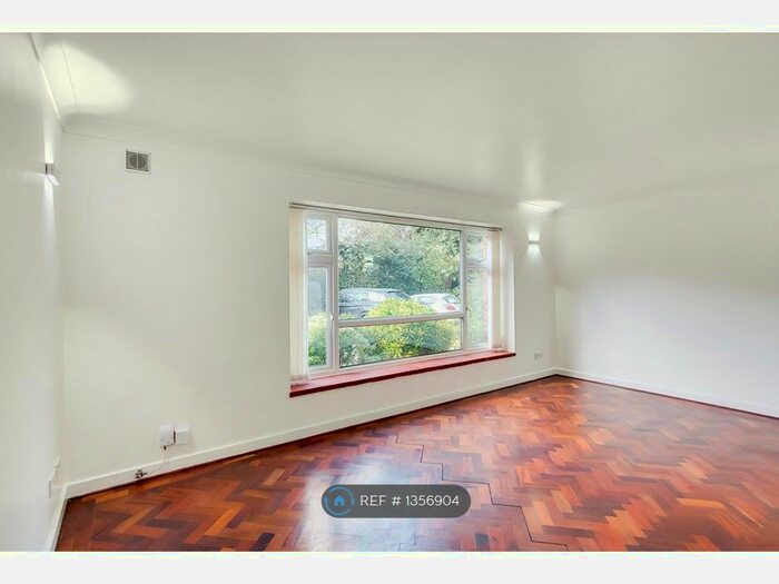 2 Bedroom Flat To Rent In Hatton Court, Chislehurst, BR7