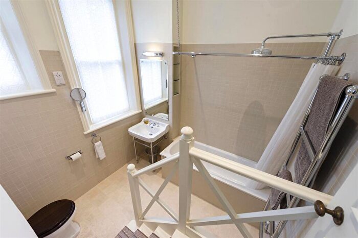 1 Bedroom House To Rent In Flat, Coleherne RoadLondon, SW10