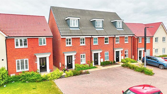 3 Bedroom End Of Terrace House For Sale In Northfield View, Ipswich, IP8