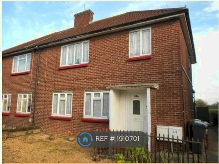 2 Bedroom Maisonette To Rent In Hooks Hall Drive, Dagenham, RM10